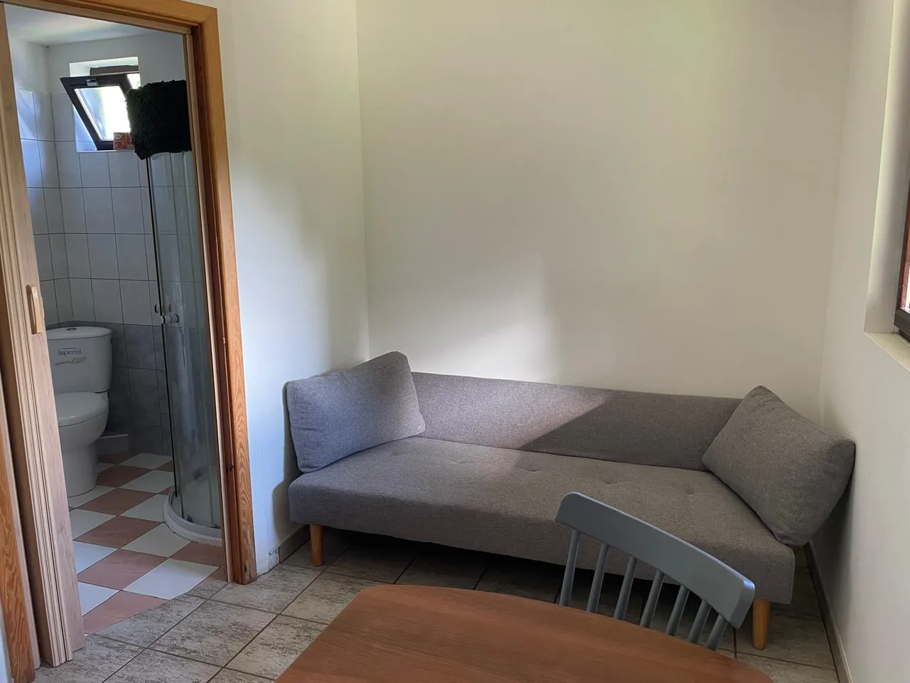 Chatka se sociálním zařízením — obytná část